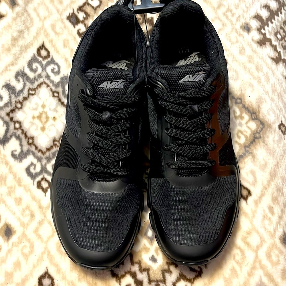 Men’s black Avia sneakers. Size 11 1/2